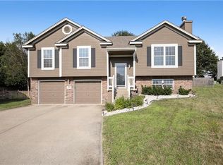 229 NE Paseo Pl, Blue Springs, MO 64014