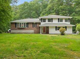 77 Dayton Rd, Waterford, CT 06385