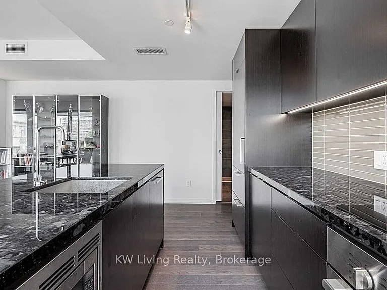 60 Colborne St #402 — Photo 11