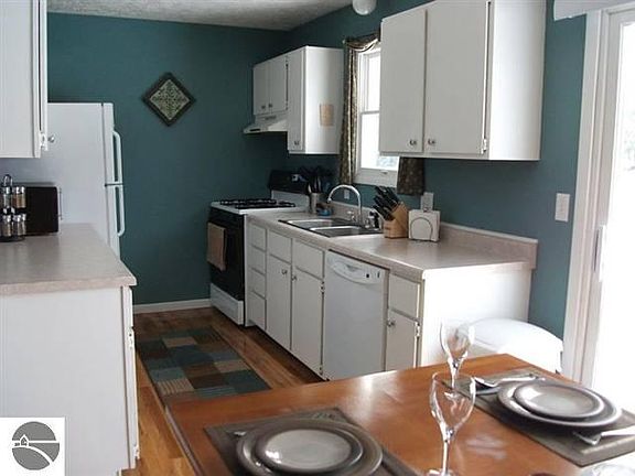 4th image of 6012 E Beverly Dr