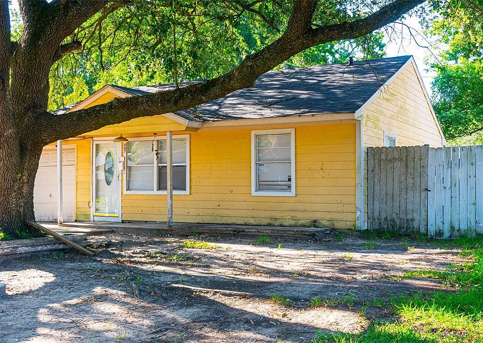 1st image of 907 Longley St