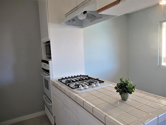 Kitchen island, gas stove and oven