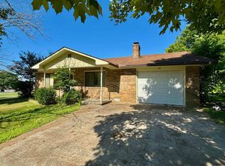 188 N Spring St, Melbourne, AR 72556