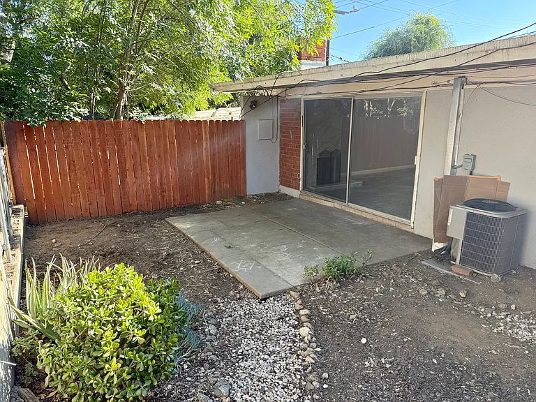1113 Gravelia St — Photo 13