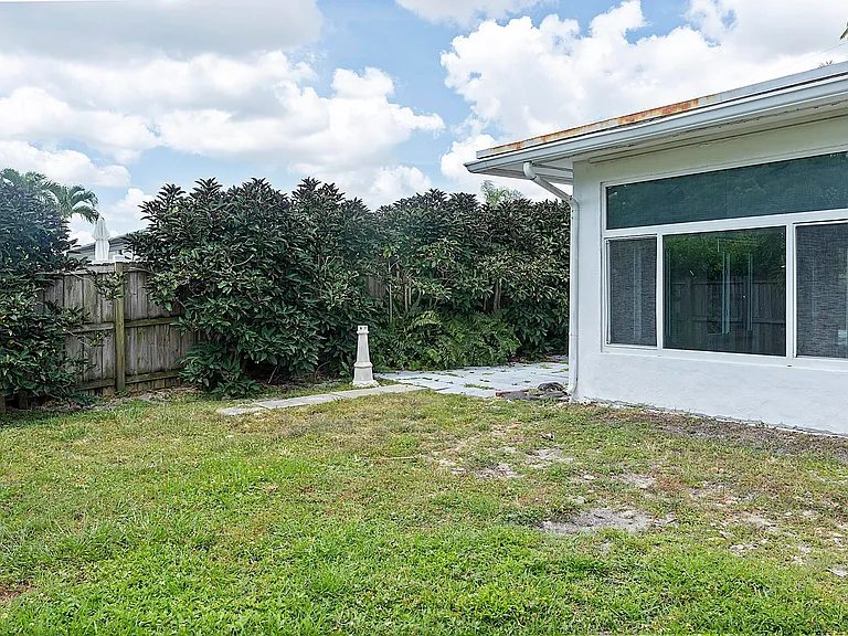 2910 NE 40th Ct — Photo 47