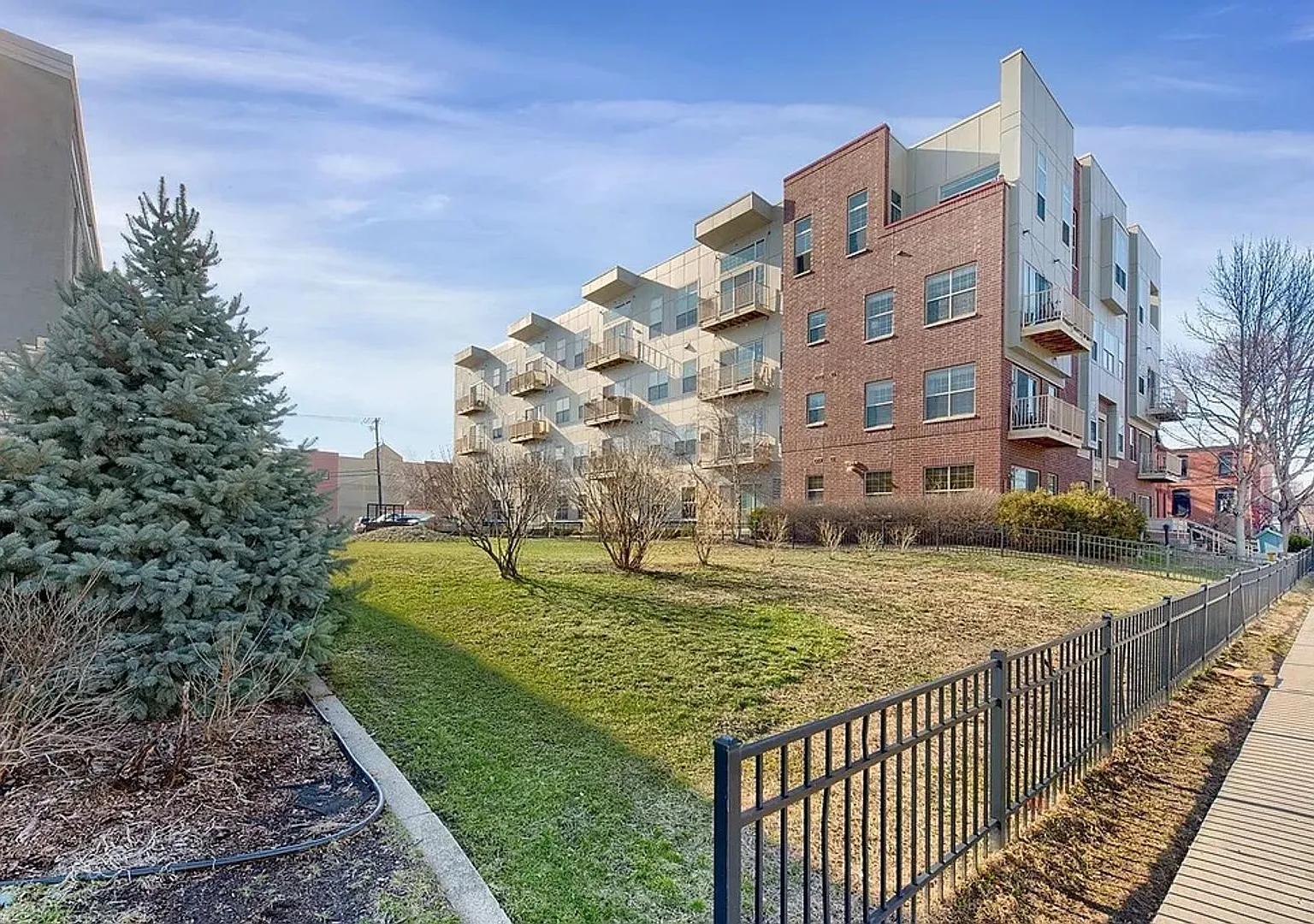 Top-Floor Corner 1BR at 33rd & Nicollet — Photo 4