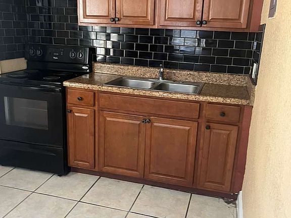 4th image of 1024 20th St APT 1