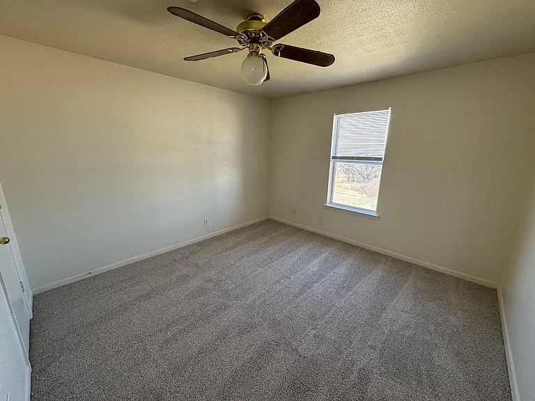 1003 Circle M Dr — Photo 10