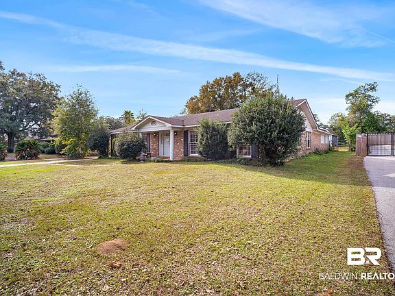 2nd image of 524 Hillcrest Rd
