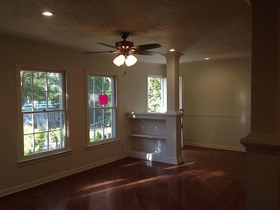 3rd image of 517 E Acacia Dr