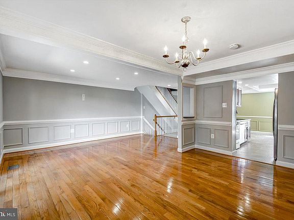 5th image of 11152 Oak Leaf Dr #103