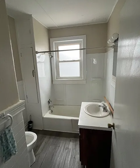 37 Bardsley St #2E — Photo 3