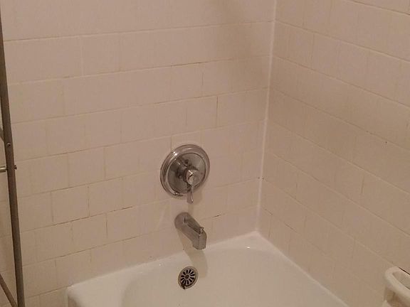 3rd image of 3444 N Karlov Ave #1S