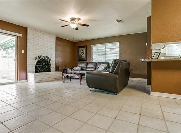 4th image of 2906 Stratford Ct