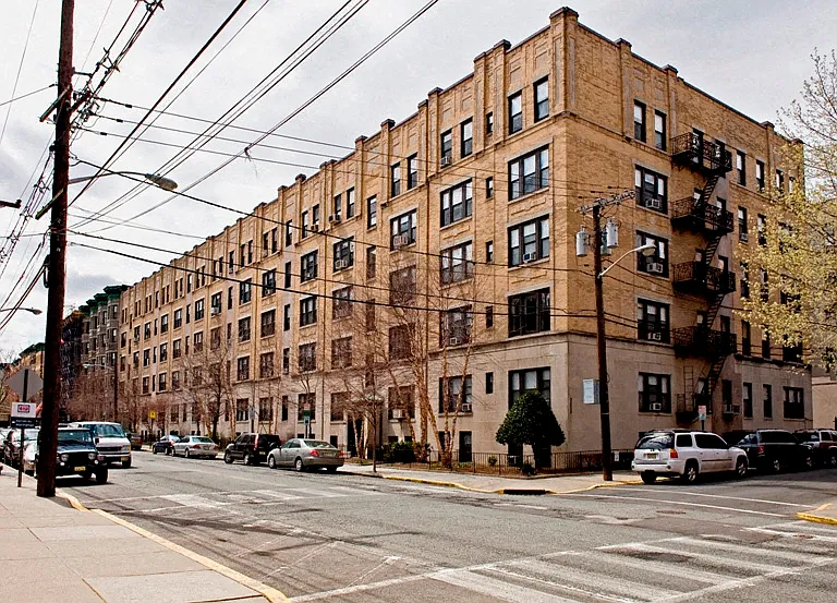 Hudson Estates — Photo 1