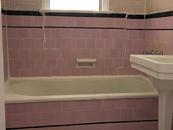 5th image of 626 S Burnside Ave #407