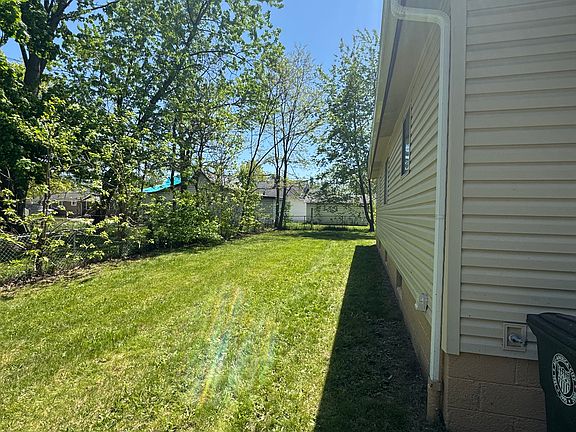 2nd image of 1134 E Archwood Ave