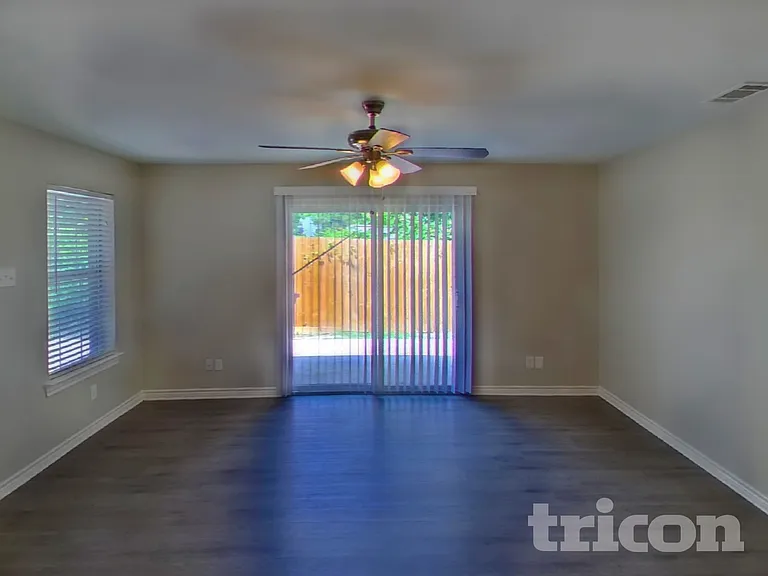 185 Trout St — Photo 3