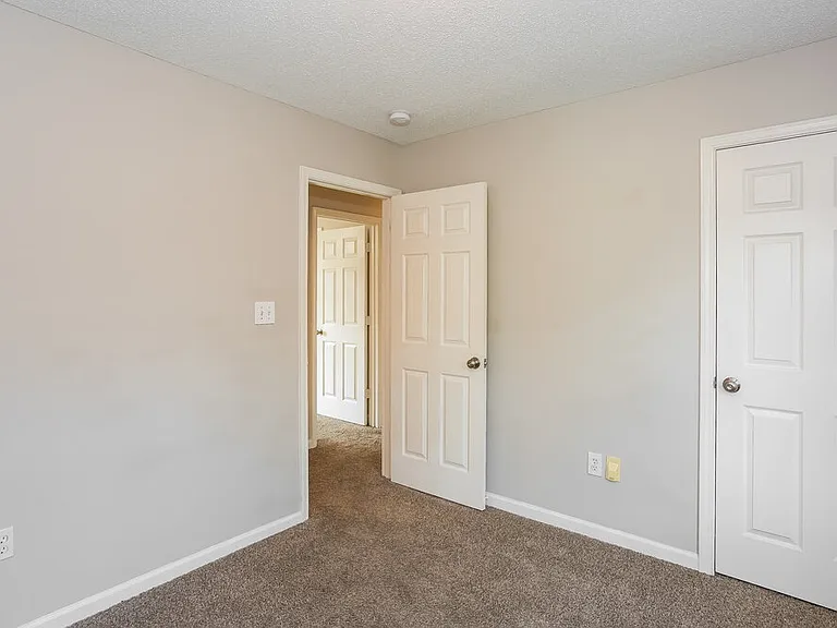715 Almora Dr — Photo 15