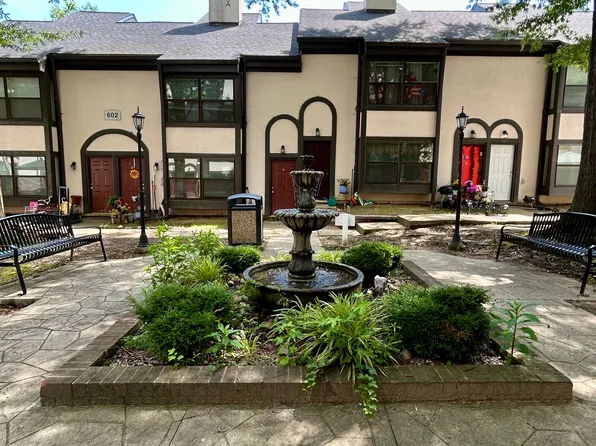 Ashton Square Apartments