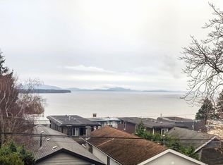 15176 Buena Vista Ave #204, White Rock, BC
