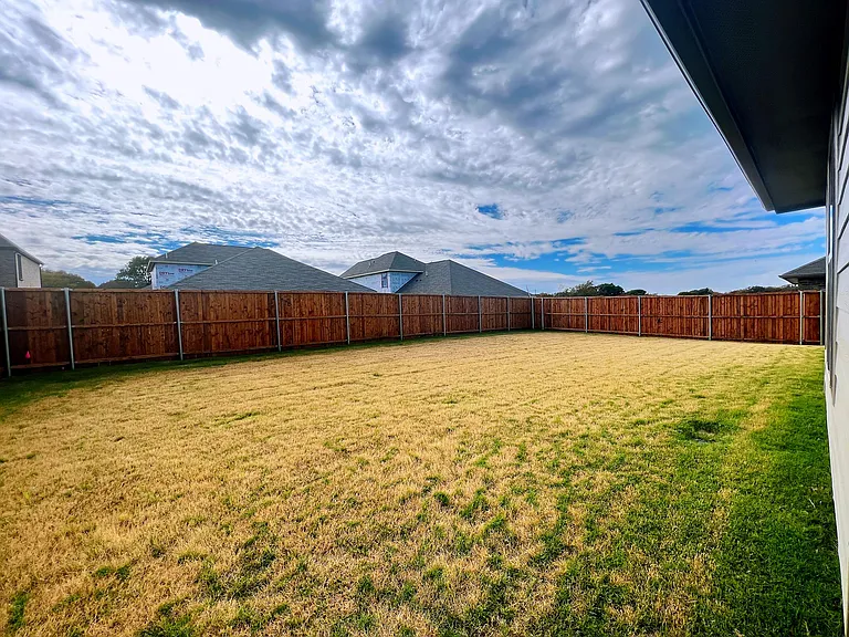 553 Meadow Run Dr — Photo 26
