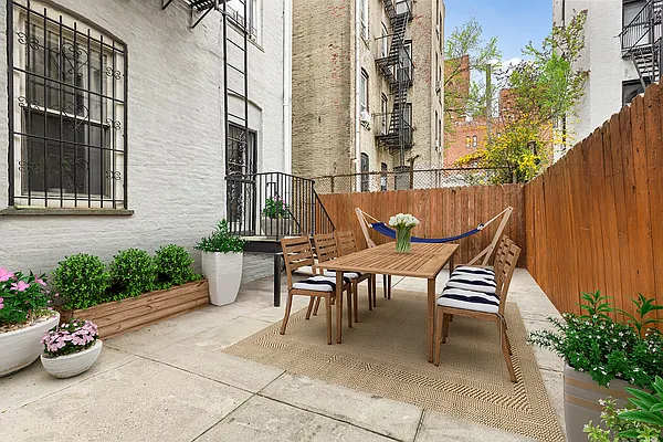 Sold by Compass | media 10