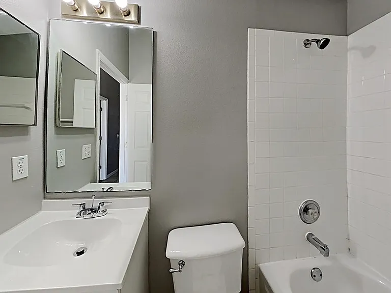 7135 Edgewater Shores Ct — Photo 12