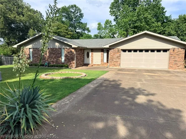 402 N 27th St, Ozark, AR 72949
