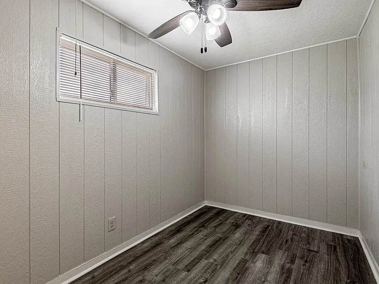 246 FM 405 — Photo 18