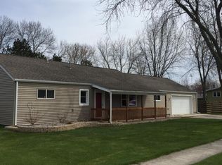 1319 Irving Cir, Manitowoc, WI 54220