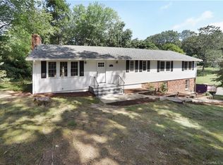 32 Nuthatch Hill Rd, Trumbull, CT 06611