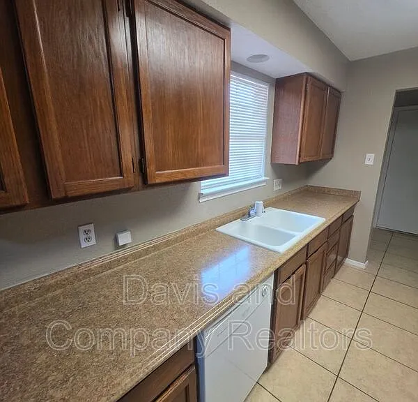 4422 Fairgate Dr — Photo 10