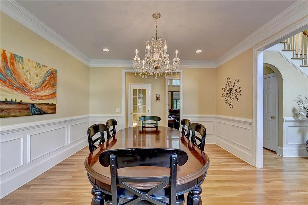 6 bed, 5.0 bath, 5852 sqft, $4,600 — Photo 4
