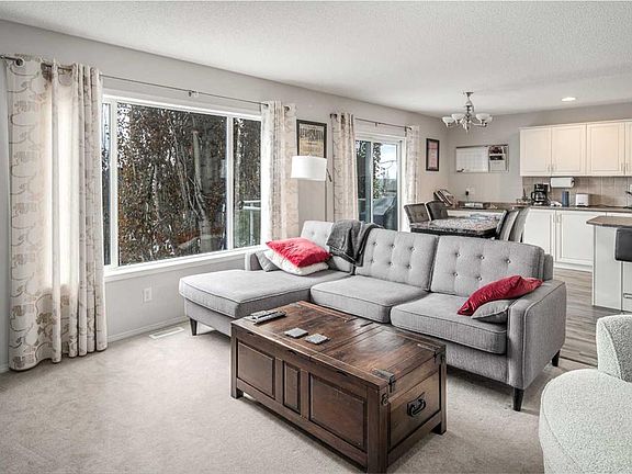 3rd image of 4 W Springbank Bay SW