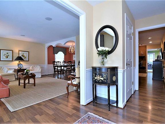 4th image of 8149 Royalwood Ct