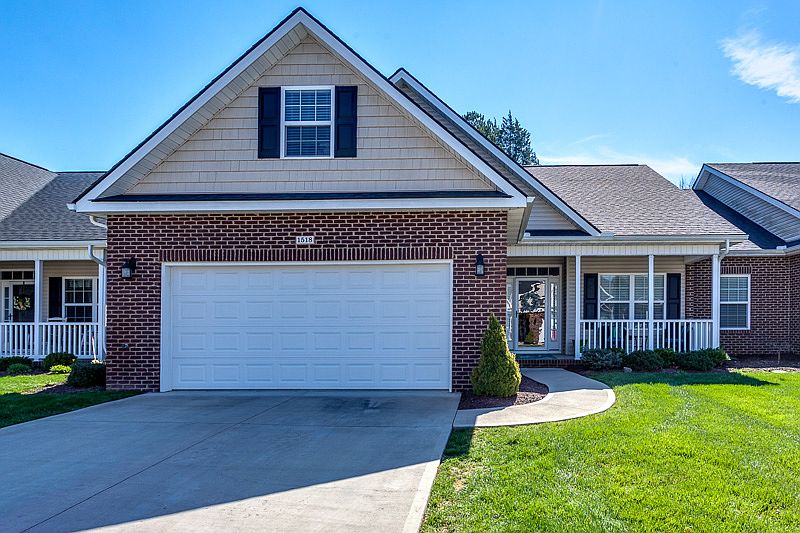 1518 Autumn Path Lane