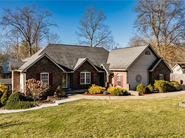 507 Windsor Dr, Mineral Wells, WV 26150