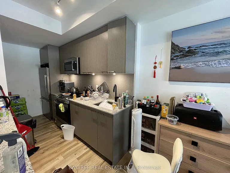 40 Ed Clark Gdns #Townhouse 21 — Photo 3