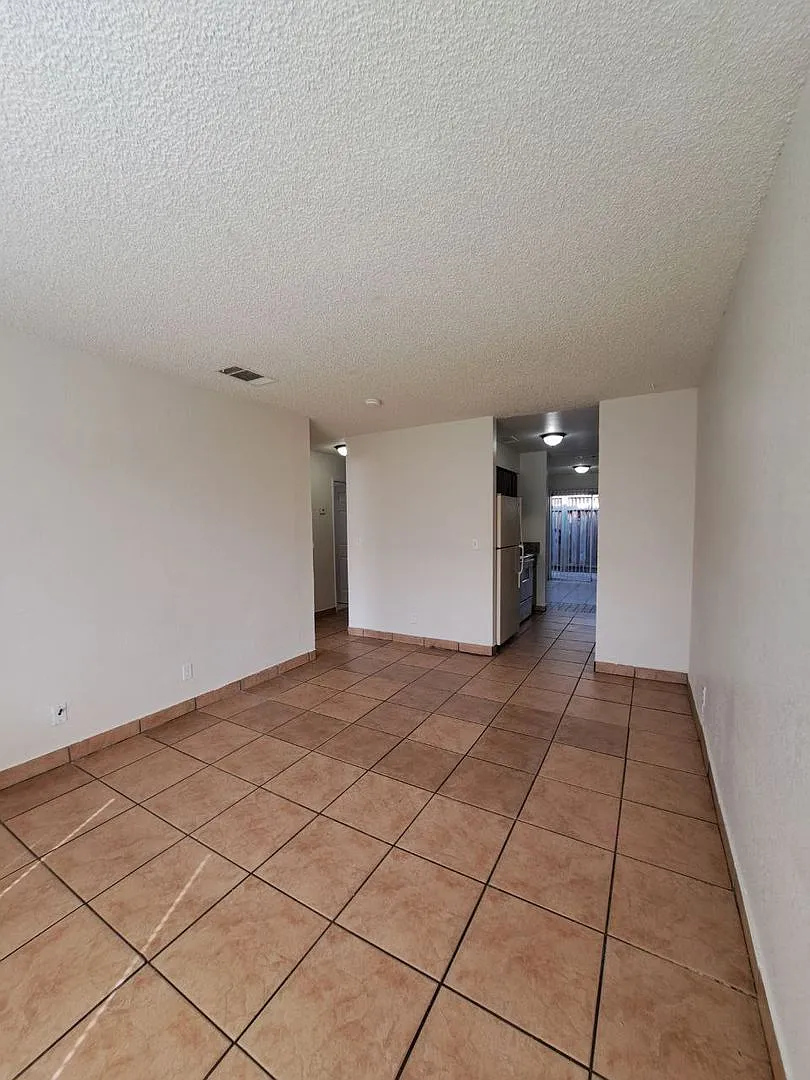 3449 N. Marks Avenue — Photo 2