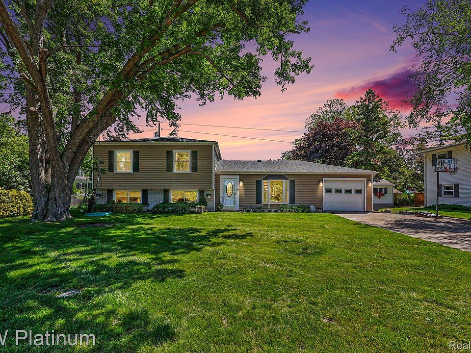 1st image of 2346 Riverwood Dr