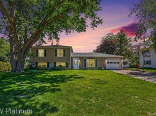 2346 Riverwood Dr, Port Huron, MI 48060