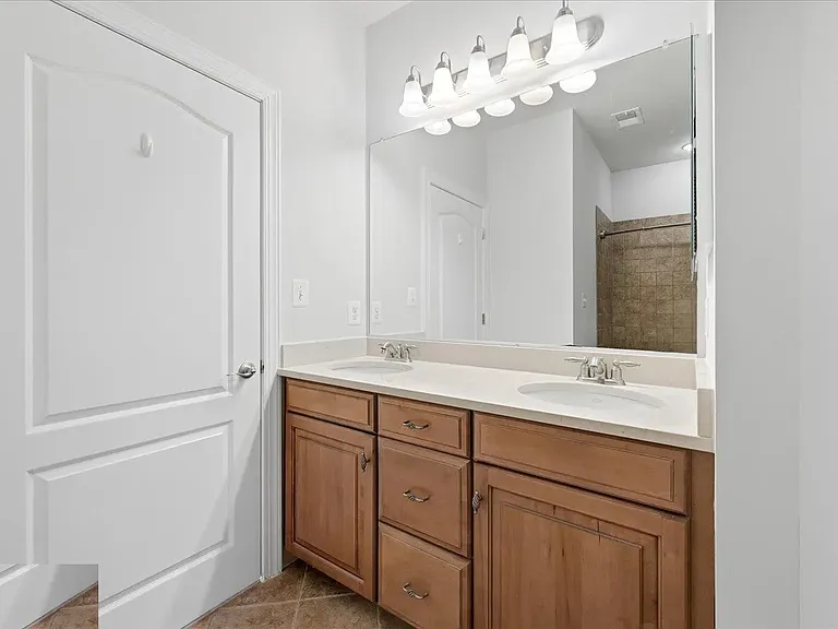 10216 Lees Mill Rd — Photo 20