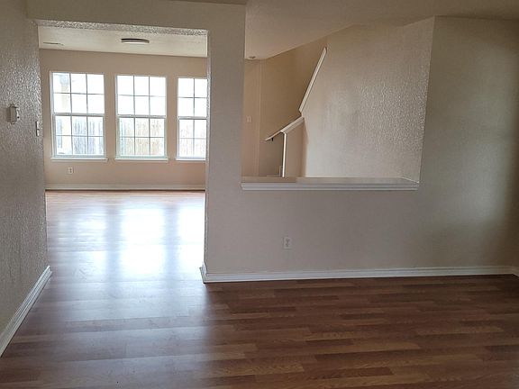 2nd image of 5200 Mirror Lake Dr