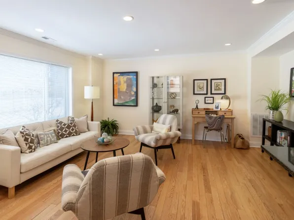 239 Gerry Rd, Chestnut Hill, MA