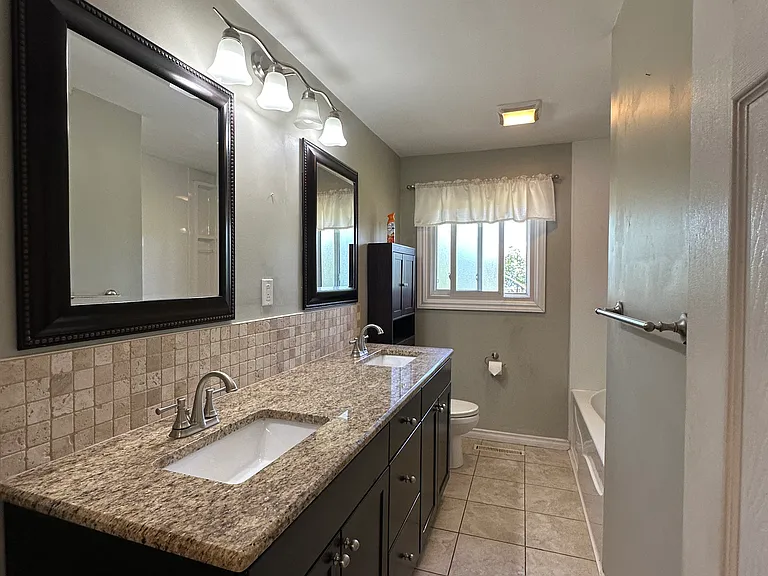 108 Sidney Cres — Photo 12