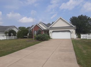 2741 Driftwood Dr, Niagara Falls, NY 14304