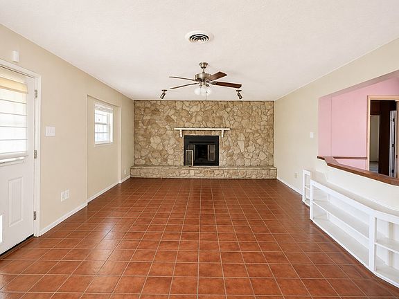 3rd image of 118 Driftwood Dr