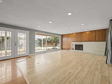 3 bed, 1277 sqft, $2,750 — Photo 2