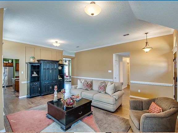 5th image of 7608 Oak Knoll Dr